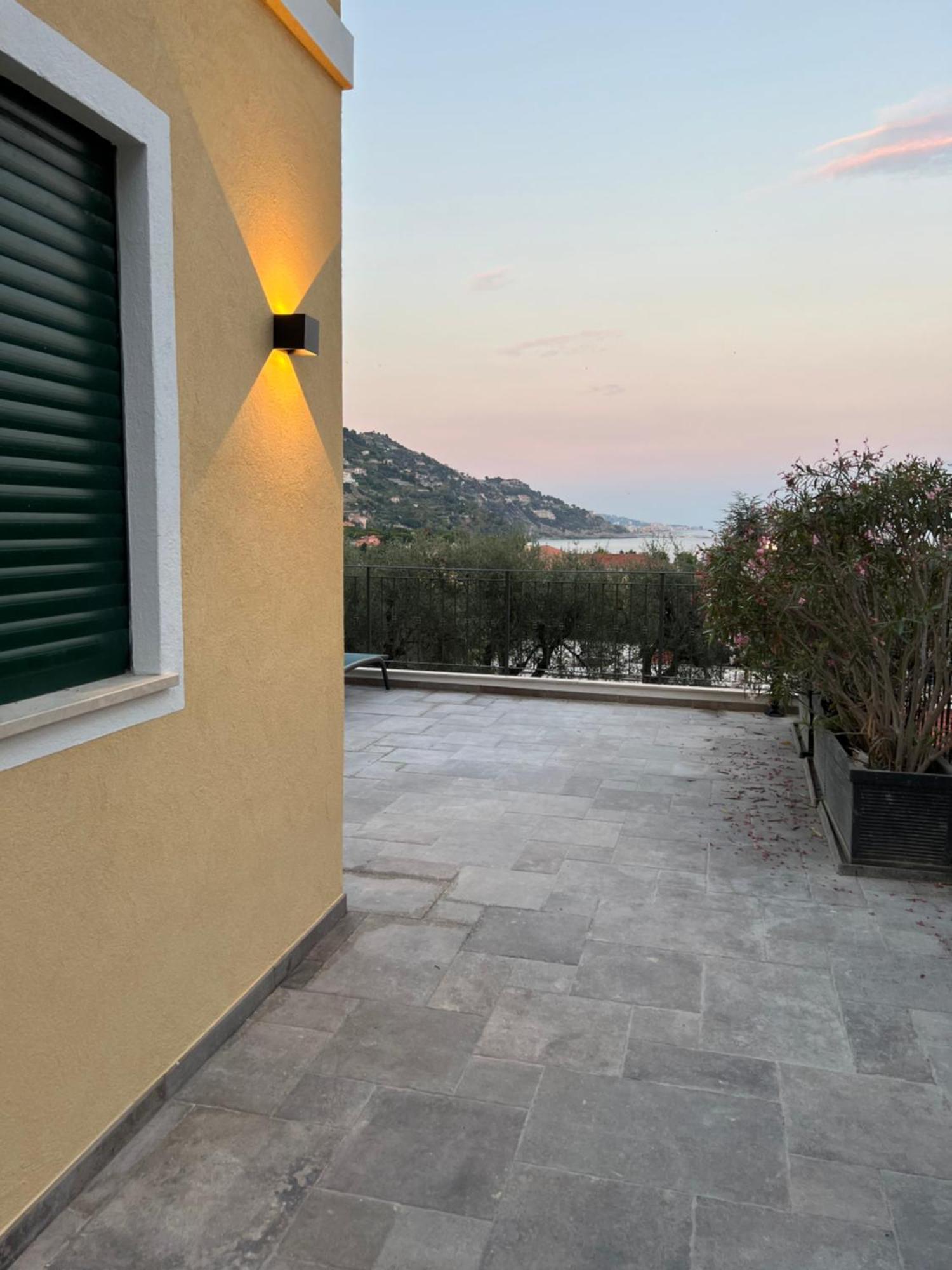 文蒂米利亚Corso Montecarlo公寓 外观 照片